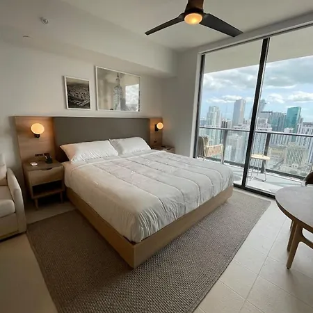New Luxury Bay View Downtown Studio